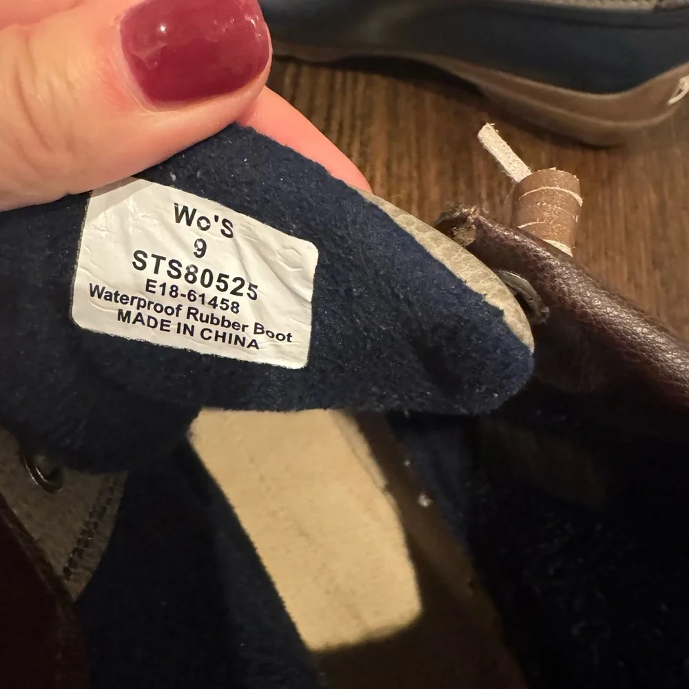 Sperry boots size 9